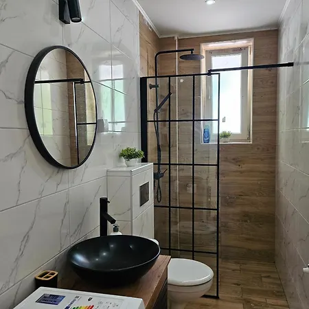 Nest アパート クラグイェヴァツ